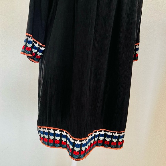 ROMEO + JULIET COUTURE 3/4-SLEEVE FLORAL EMBROIDERED TUNIC GAUZE MINI DRESS - Picture 3 of 11